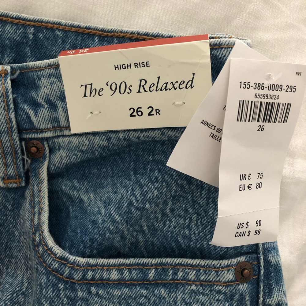 *SOLD*   NWT Abercrombie & Fitch The 90s Relaxed High Rise Jeans Sz 26/2R